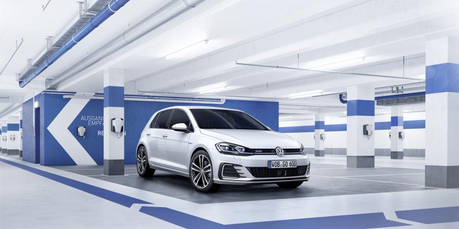  Volkswagen Golf GTE 2017 года  (WW) (фото 7 из 43)